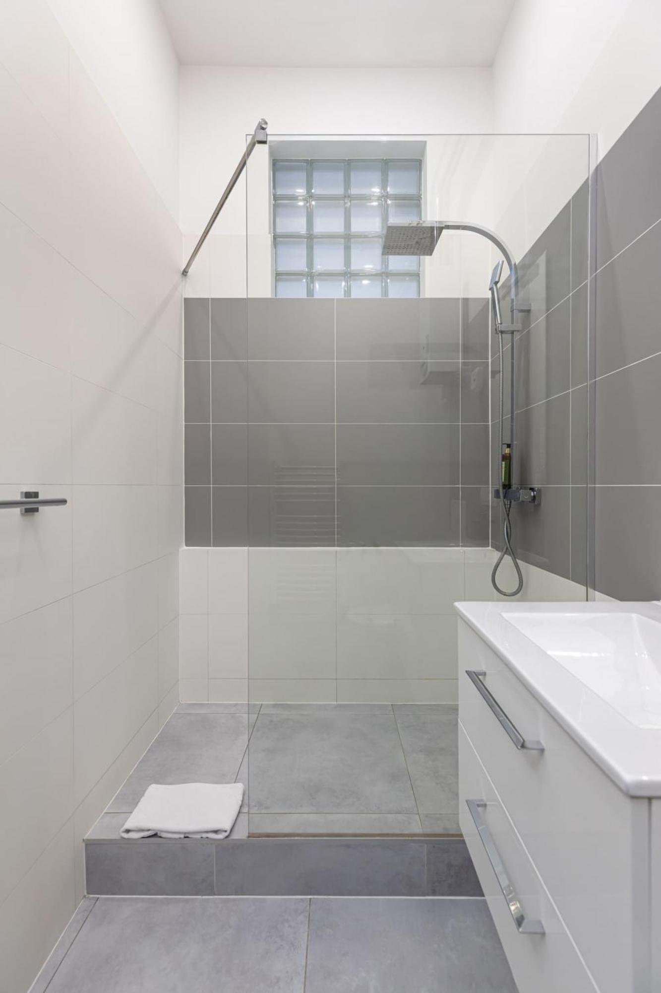 Stylish Apartment Swietojanska By Noclegi Renters Warszawa Exteriör bild